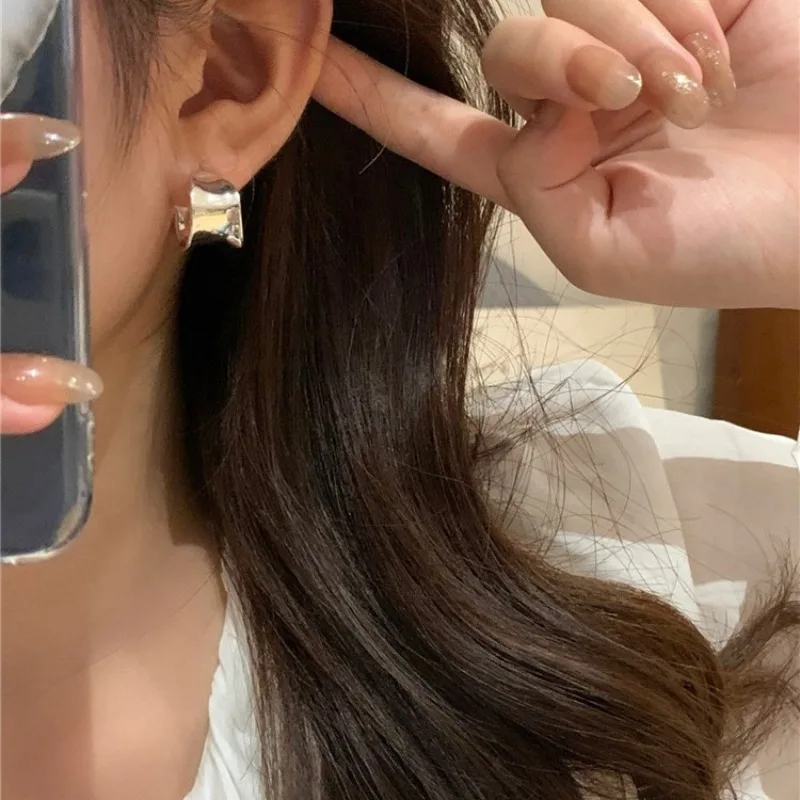 Korean Internet Celebrity's New Style Irregular C Shiny Earrings Metallic Luster Thick Thick Women's Hot Fashion Jewelry Gifts