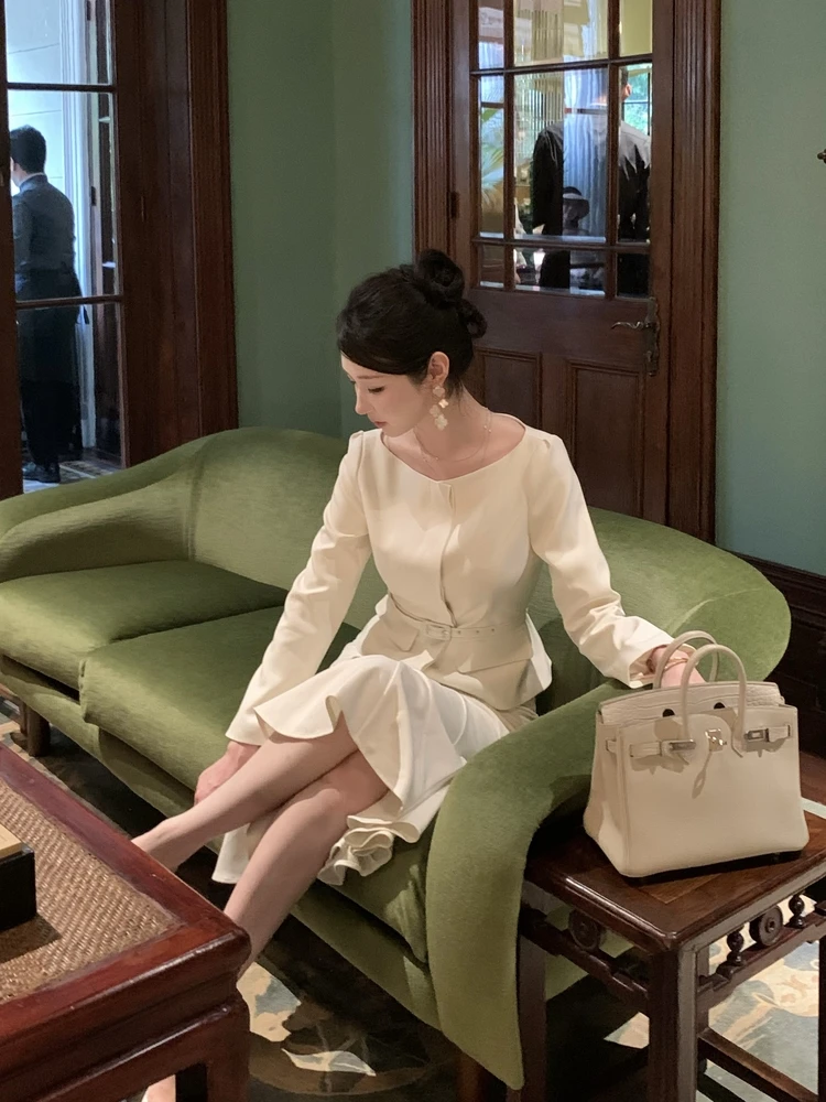 Ele Wcouture Suit S…