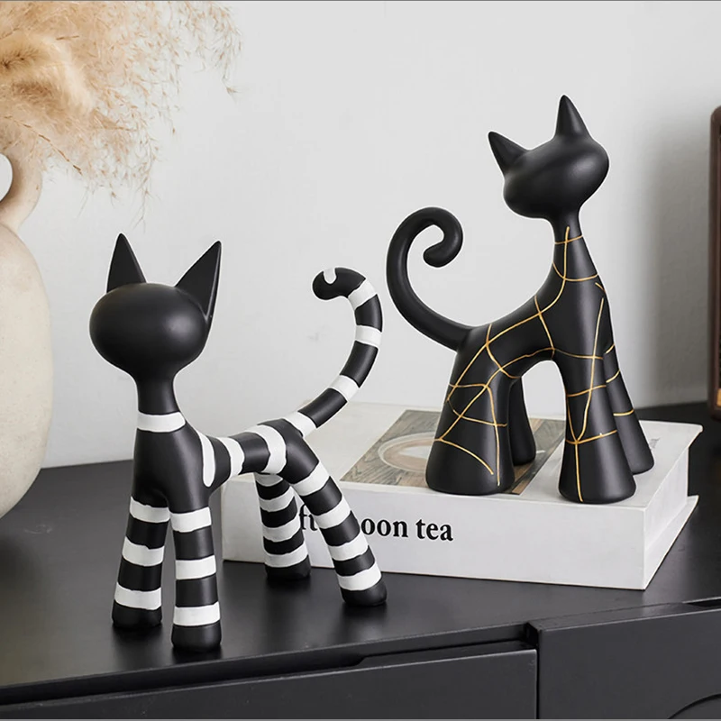 Two-piece Black and White Cat Figurine Creative Resin Animal Sculpture Decorative Piece for Living Room or Office Chinese-style