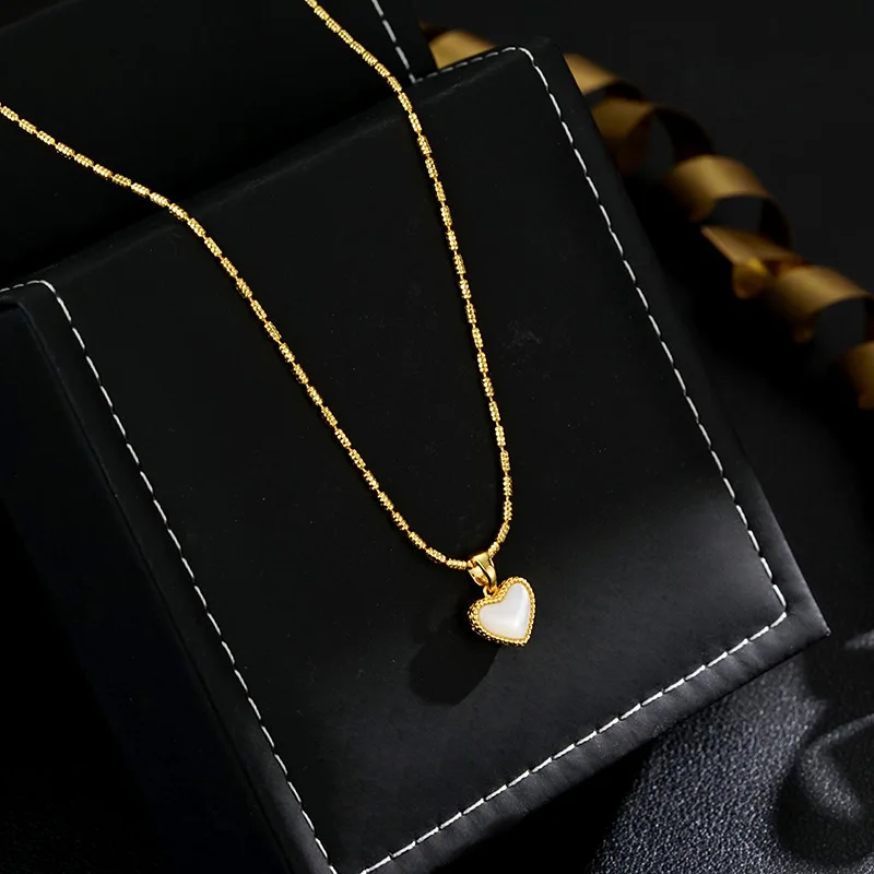 Light luxury niche design shell brass beating surface double-sided love versatile fashion high-end necklace collarbone chain