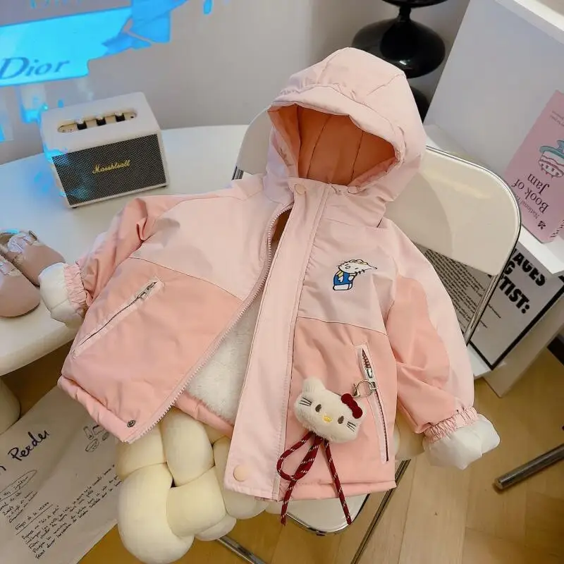 

Зимняя куртка Sanrio Hello Kitty для девочек, новая коллекция 2026, модная, с мультяшным принтом, теплая верхняя одежда для детей постарше, осень-зима