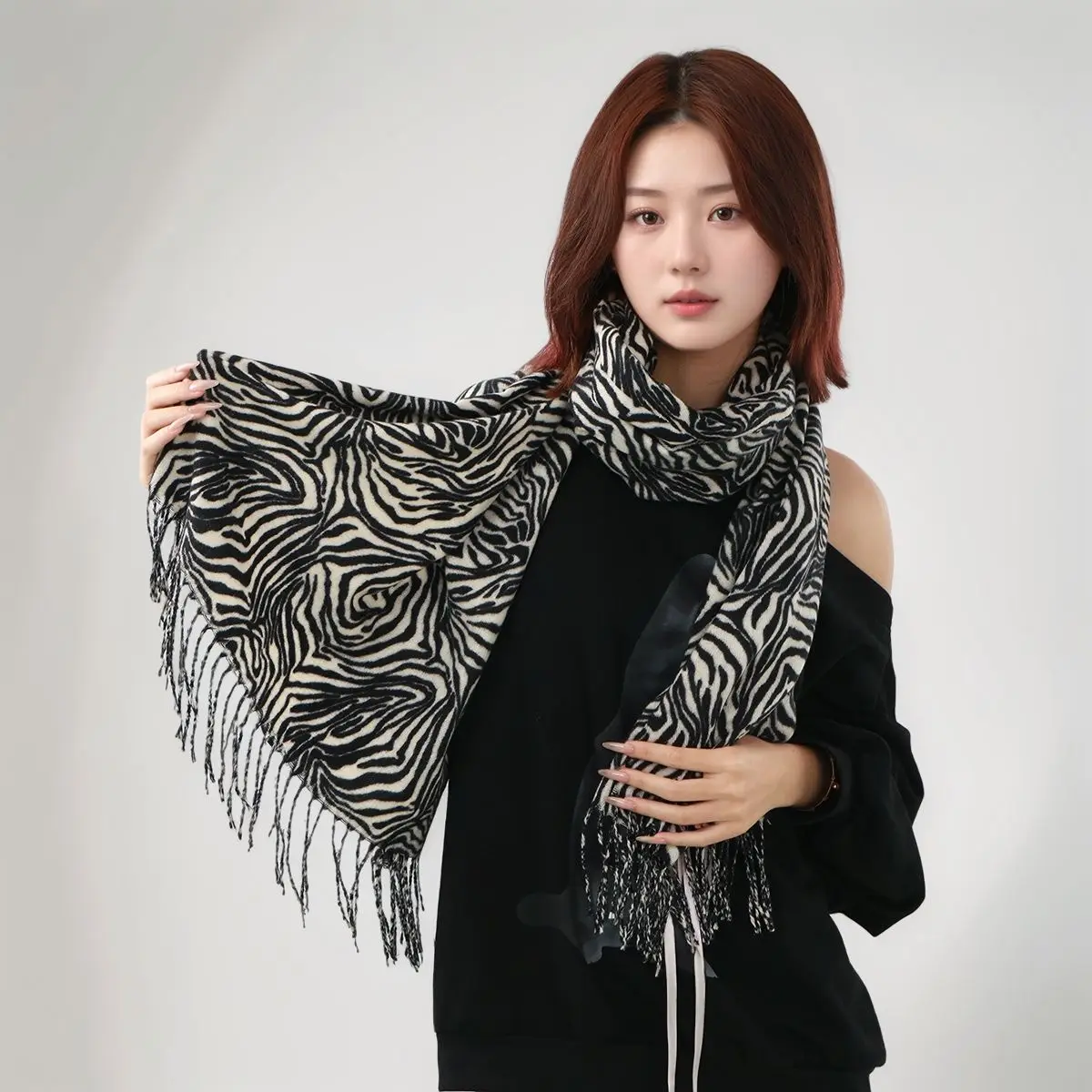 

Утолщенный шарф с принтом в полоску зебры в корейском стиле, женская теплая зимняя шаль, универсальный дизайн с кисточками, осенне-зимний модный аксессуар