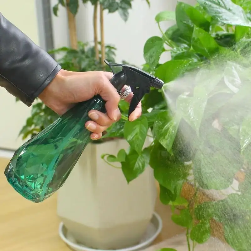 600ml Multifunctional Manual Mist Sprayer Bottle Portable Watering Can for Gardening Hairdressing Home Cleaning