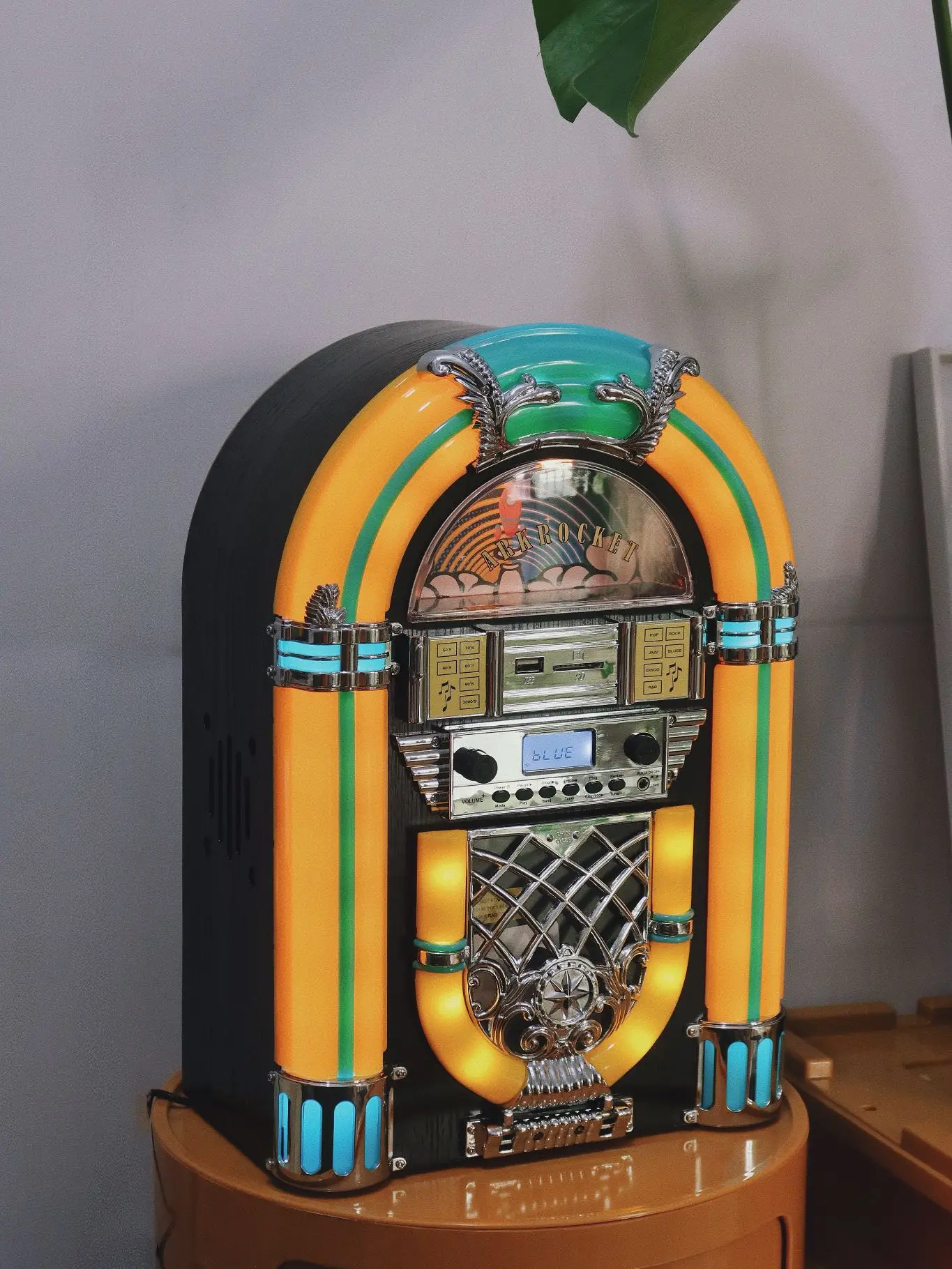 American Arkrocket Retro Bluetooth Desktop CD Player, Jukebox Desktop Lighting Sound