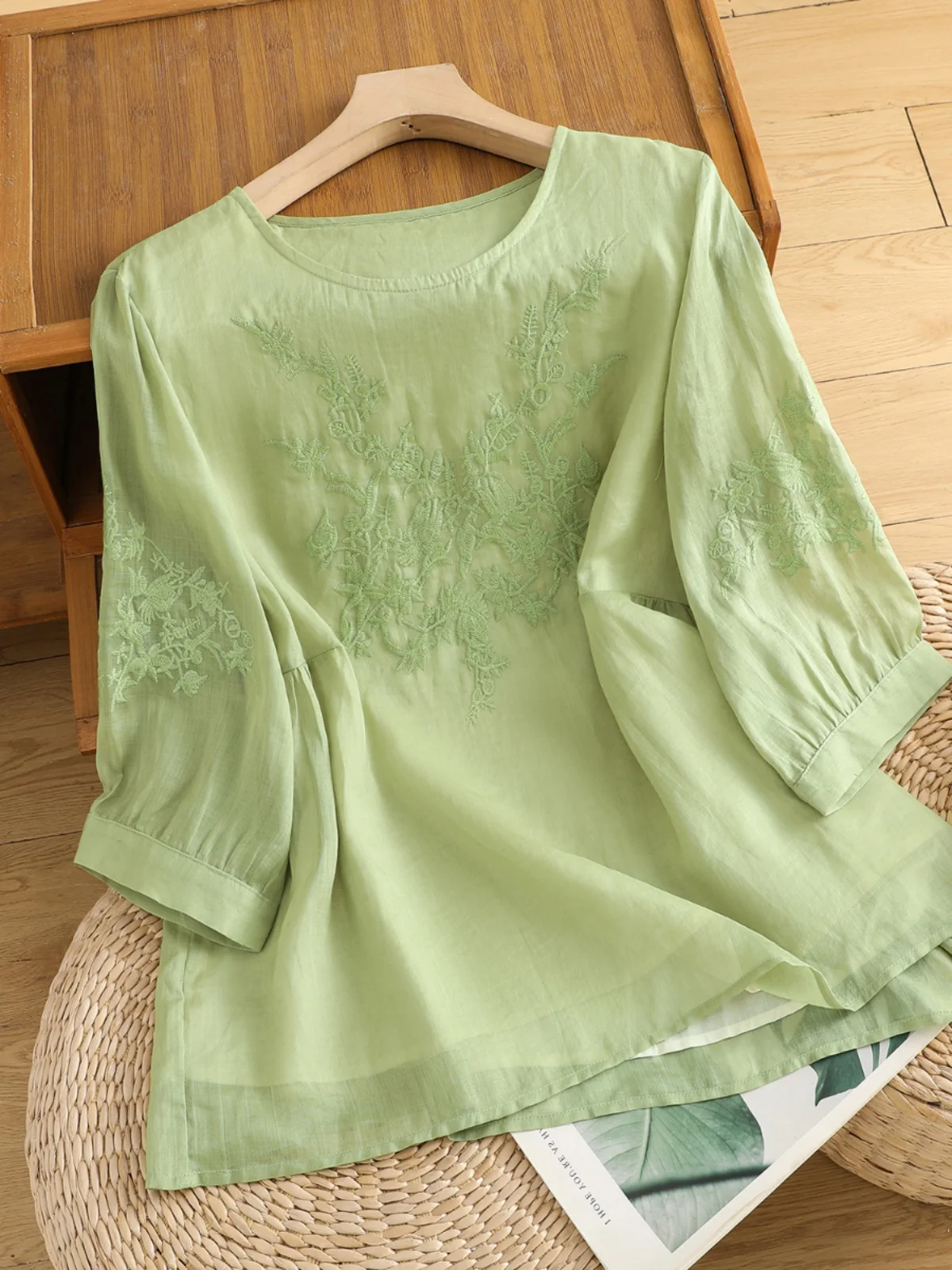 Camiseta artística bordada de lino y algodón de Color puro, Top ajustado para mujer, Top fino redondo versátil y versátil