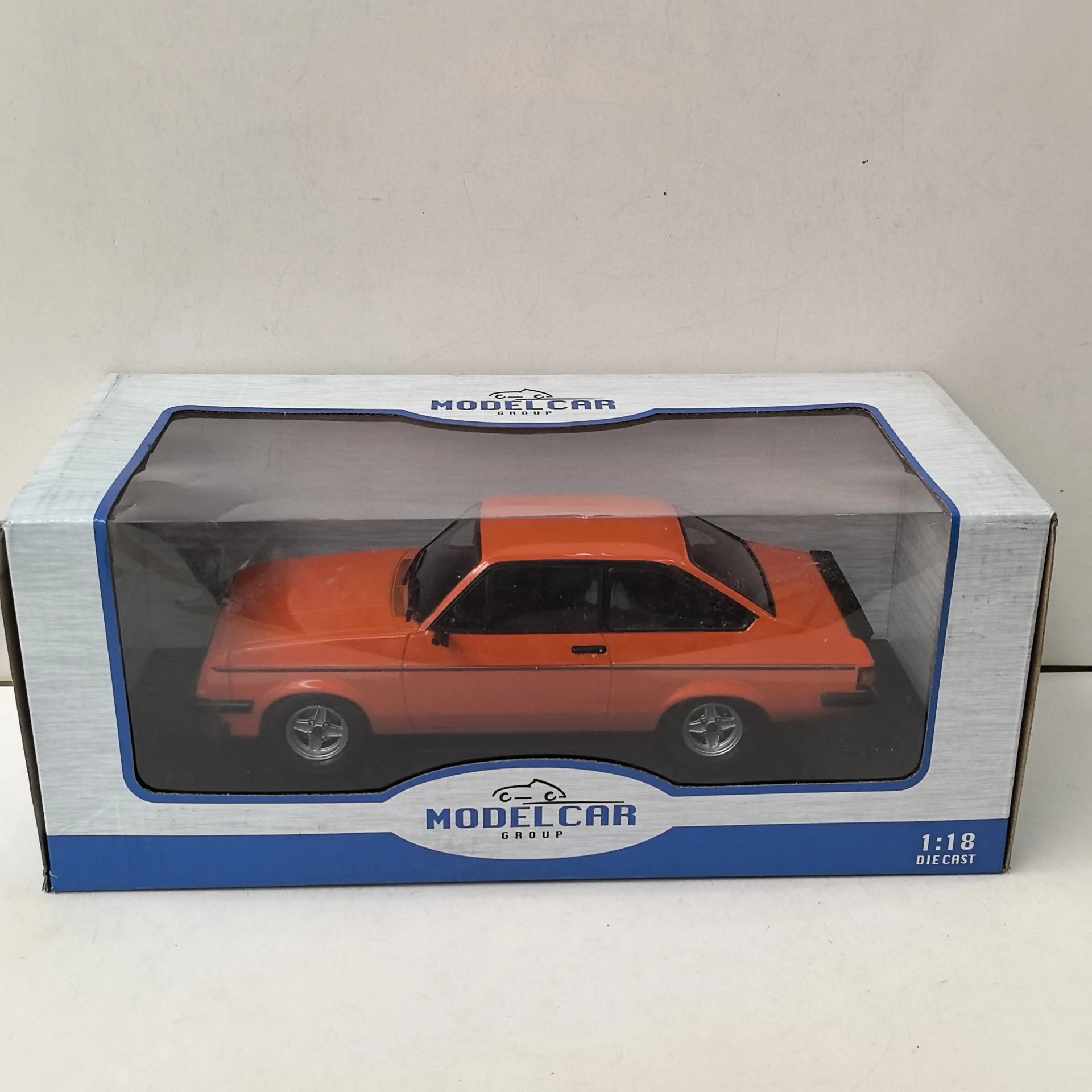 Diecast MCG 1/18 Scale FORD ESCORT MKII RS 2000 O2 Alloy Car Model - view 2