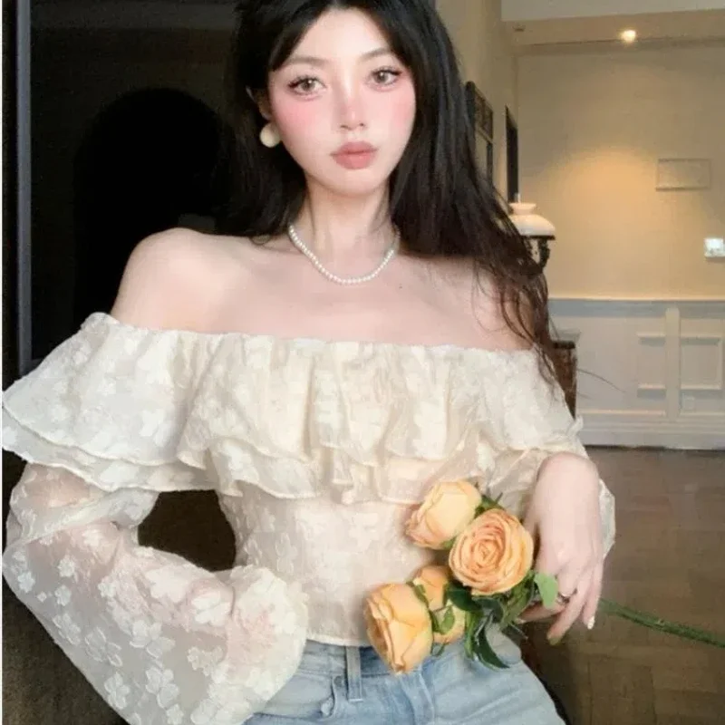 

Французская кружевная рубашка с рюшами для женщин. Чистая и соблазнительная пряная девушка на одно плечо. Короткий топ. Уникальная и красивая маленькая рубашка.