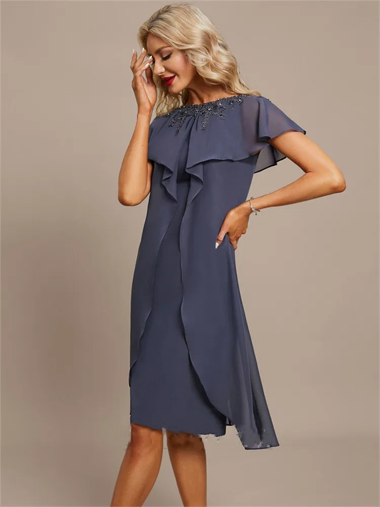 Mantel/Spalte Mutter der Braut Kleid Plus Größe Boot-ausschnitt Knie-Länge Chiffon Cocktail Kleid Mit Perlen appliques Spitze