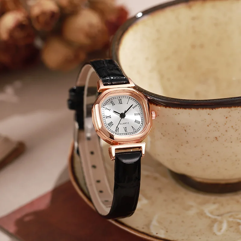 

The new forest-themed watch features a fresh and artistic style for female students. It is a square and simple women's watch wit