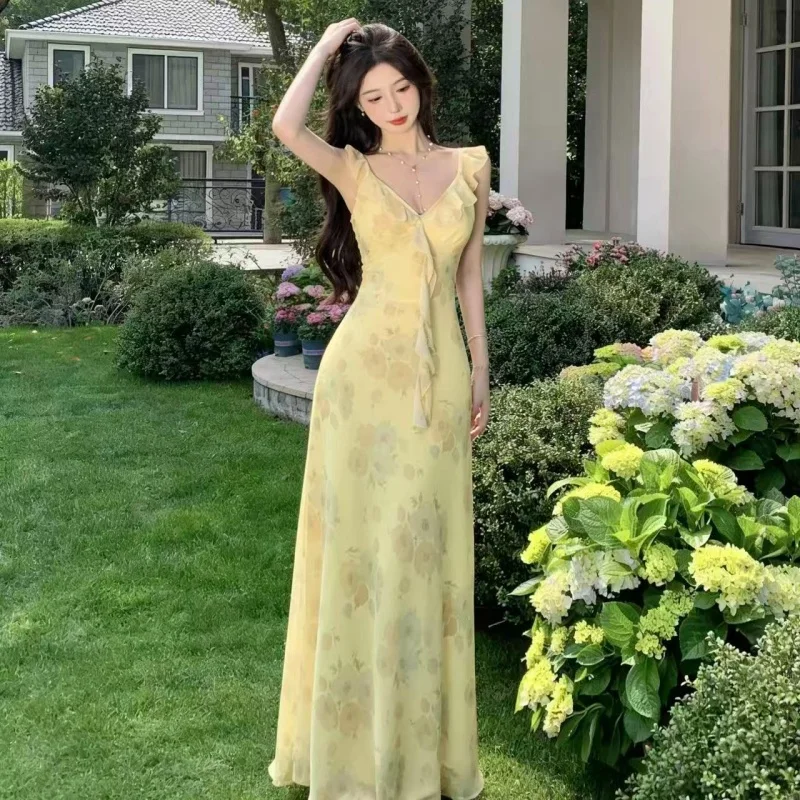 Gelbes Damenkleid mit Blumenmuster, tiefem Ausschnitt, Rüschen, Flatterärmeln, rückenfrei, A-Linie, schmal geschnitten, Sling-Kleid, Urlaubskleid für Damen