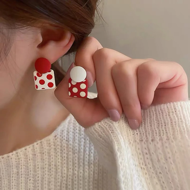 High Sense Earring Tea New Trend in 2022 Retro Red And Black Polka Point Earrings Unique Design French Hepburn Fashion Jewelry