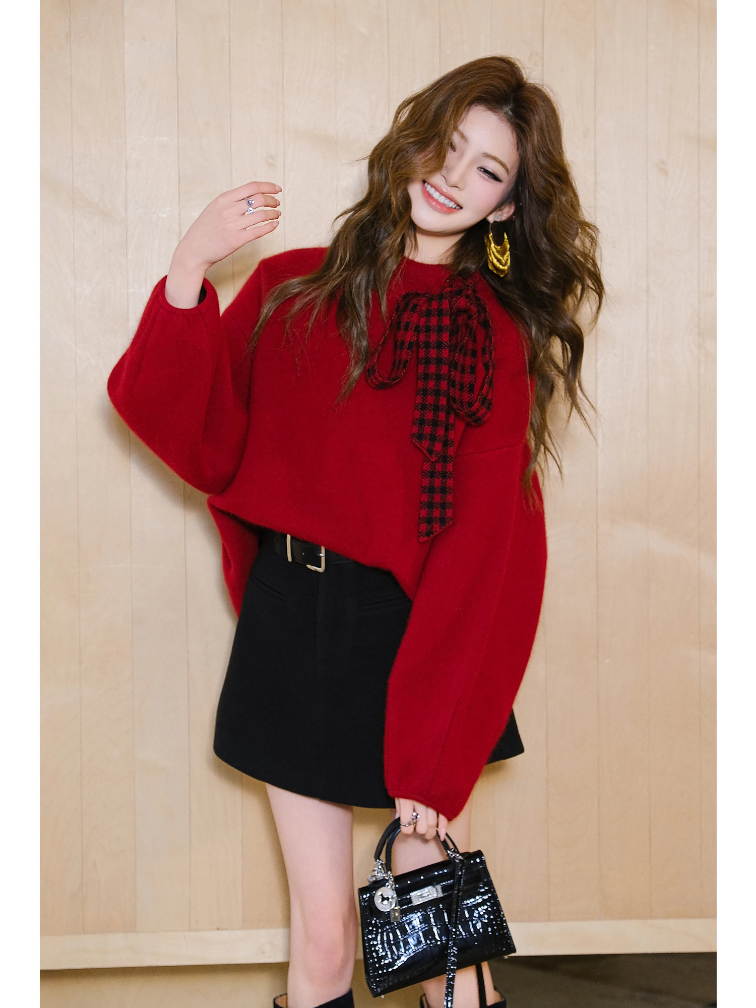 

MIUCO Новогодний красный винтажный свитер в клетку с бантом, свободный крой, с открытыми плечами, вязаный, для женщин, повседневный, модный, зимний