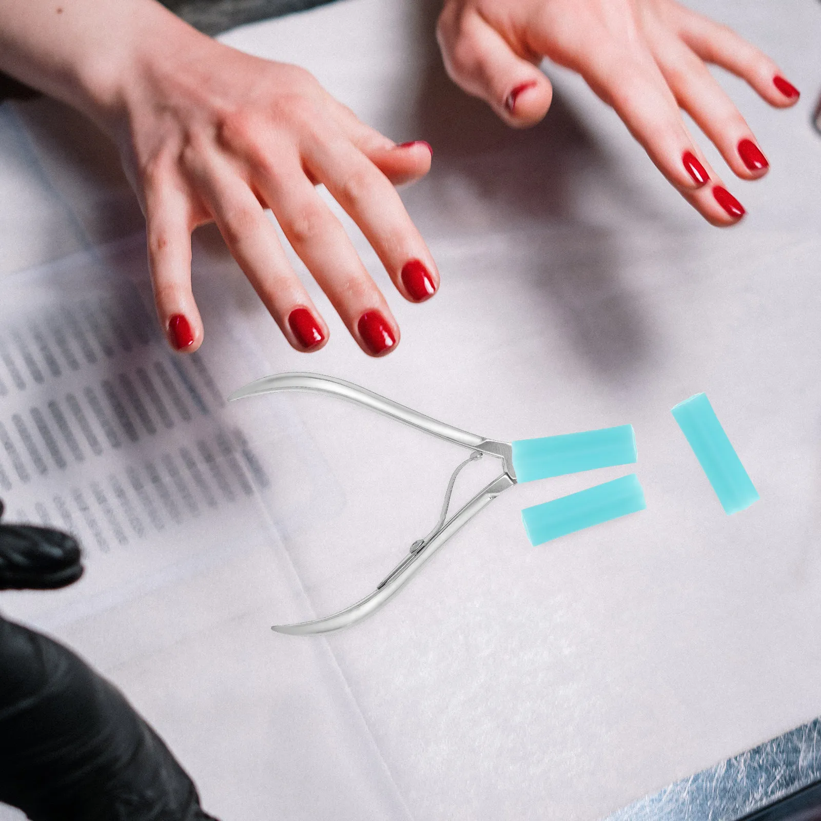 

6Pcs Manicure Scissors Covers Silicone Protective Sleeves for Tweezers Non-Slip Secure Fit Ideal for Travel and Daily Use