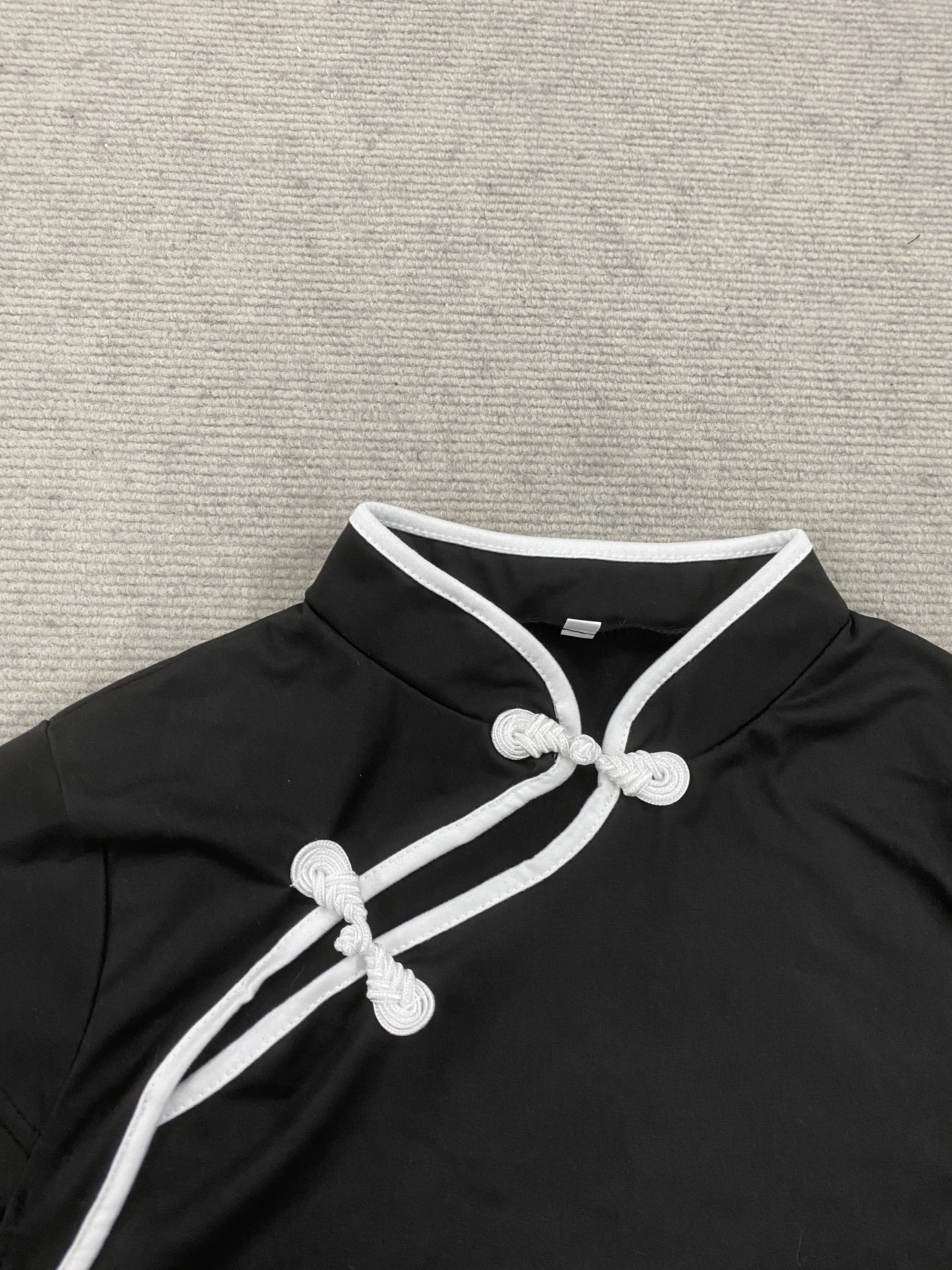 New Chinese style improved cheongsam style short sleeved top with black background and white border buckle slimfit short sleeved