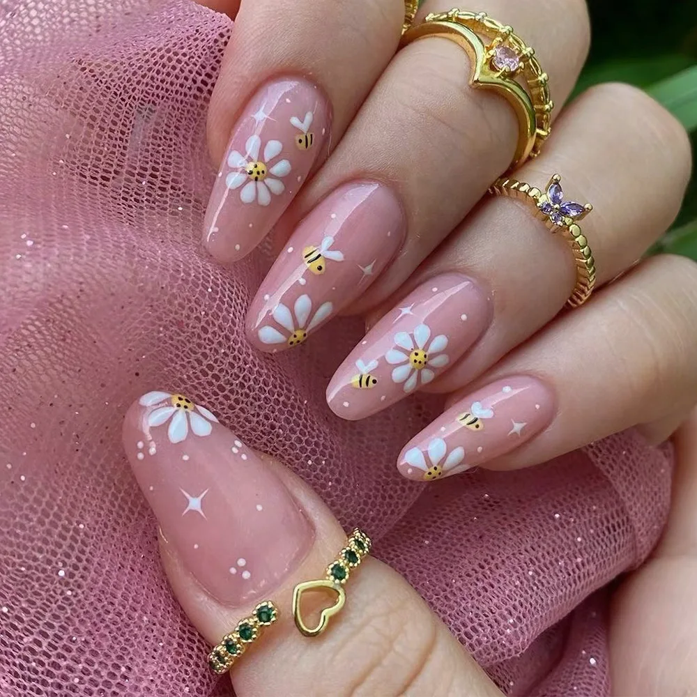 Lovely Bee Daisy Stars Nail Art Pink Almond Shape False Nails Summer Detachable Finished Fake Nails Press on Nails with Glue