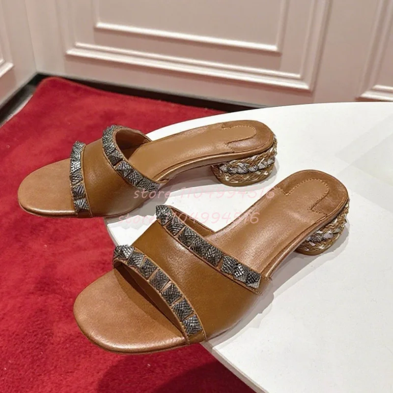 

Brown Leather Rivet Weave Slippers Women Black Open Toe Chunky Heels Slip On Mules Slippers Fashion Party Casual Summer Shoes