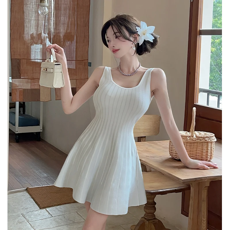 

2025 новый стиль, французское модное милое пышное платье, тонкое трикотажное платье с завязкой на талии, женское летнее короткое платье трапециевидной формы на тонких бретельках