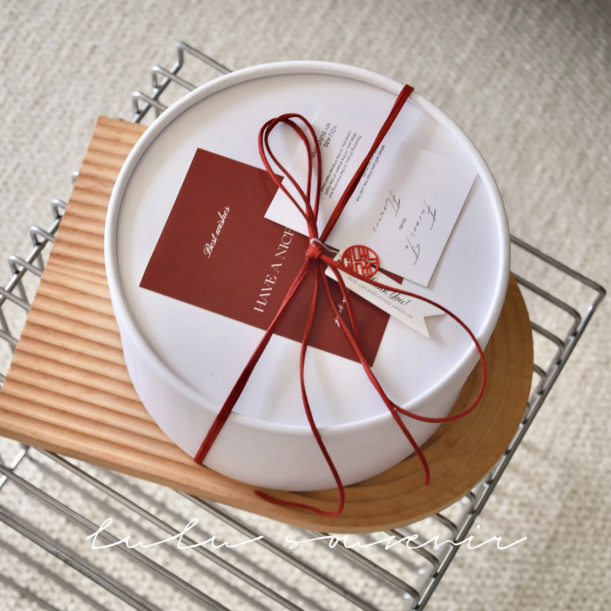 scatola-regalo-rotonda-bianca-semplice-con-nodo-per-damigelle-bomboniere-per-cerimonia-di-apertura-elegante-scatola-di-carta-portatile