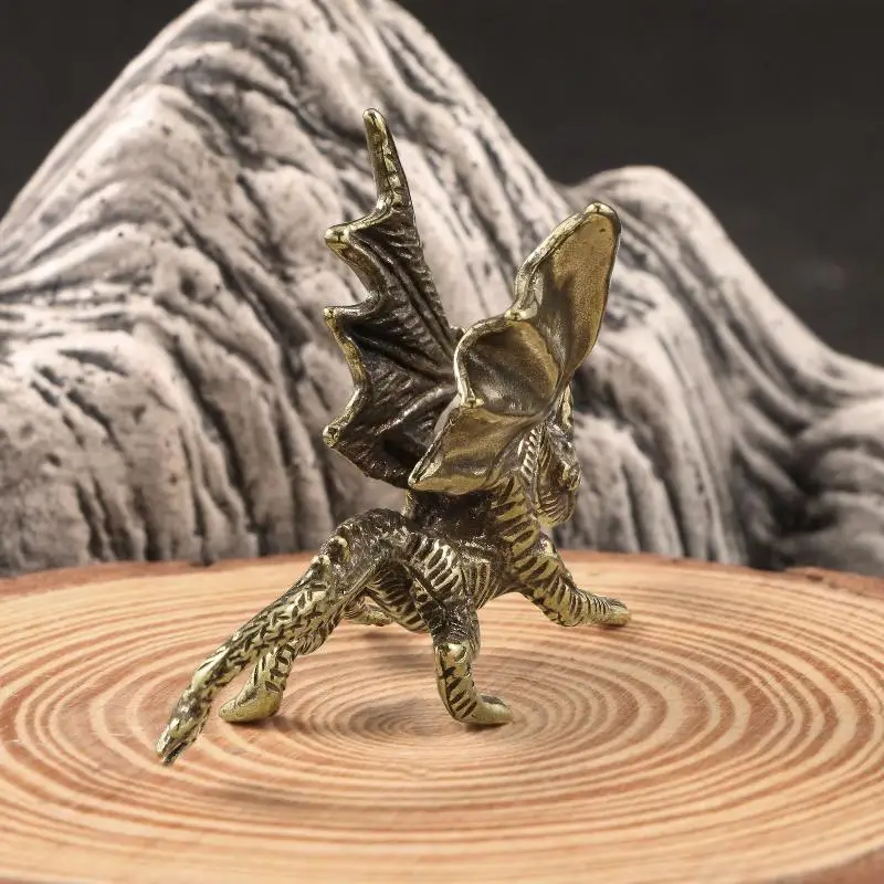 Mini-Messingfiguren von Drachen und Griffins, detaillierte Schnitzereien, antike Oberfläche, Schreibtischdeko, Sammlerstück – Detail 7