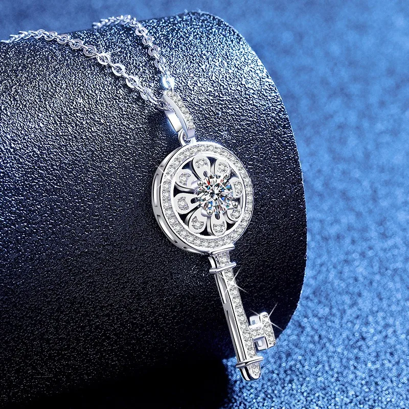 

S925 Sterling Silver Sunflower Key Pendant Necklace Elegant Collarbone Chain Moissanite Jewelry for Women