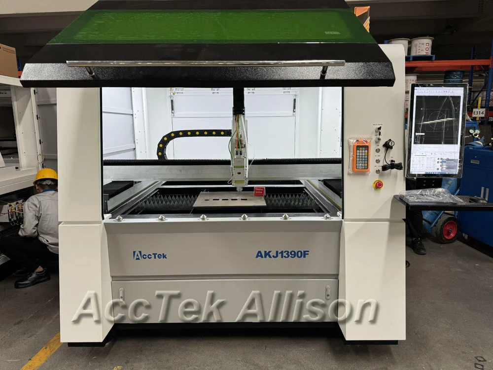 Small High Precision Fiber Laser Metal Cutter 1390 Pick-up Immediately in EU in Hungary