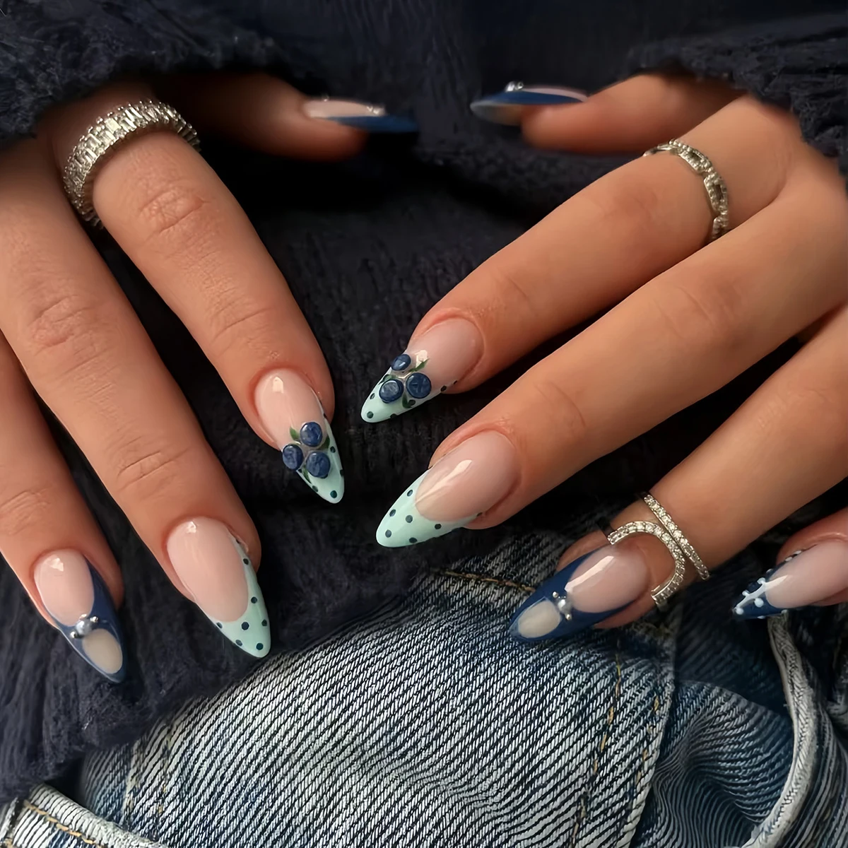 30 pieces of press on nails medium almond shaped nails,French blueberry polka dot fake nails，Pearl-decorated fake nails，Y2K nail