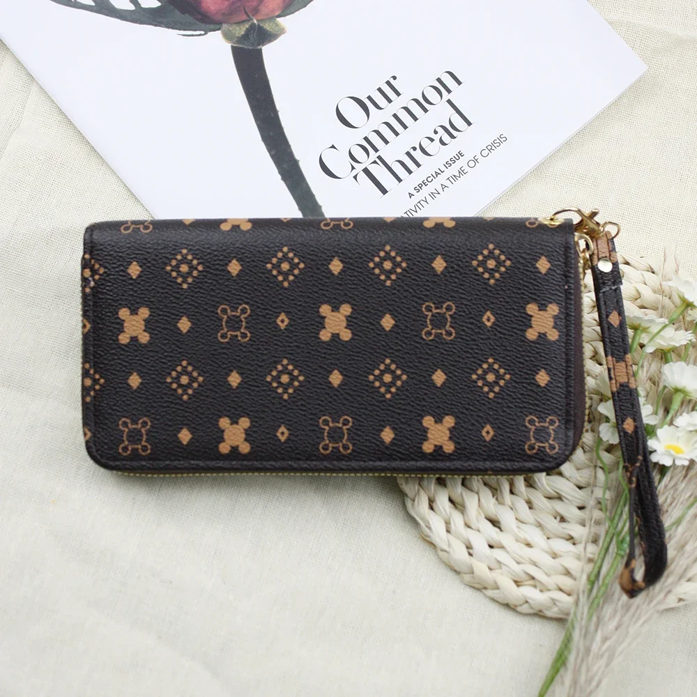 

2pcs Set Wallets for Women Luxury Designer Women's Watches Leather Watch Band Passport Wallet for Accessory Meeting