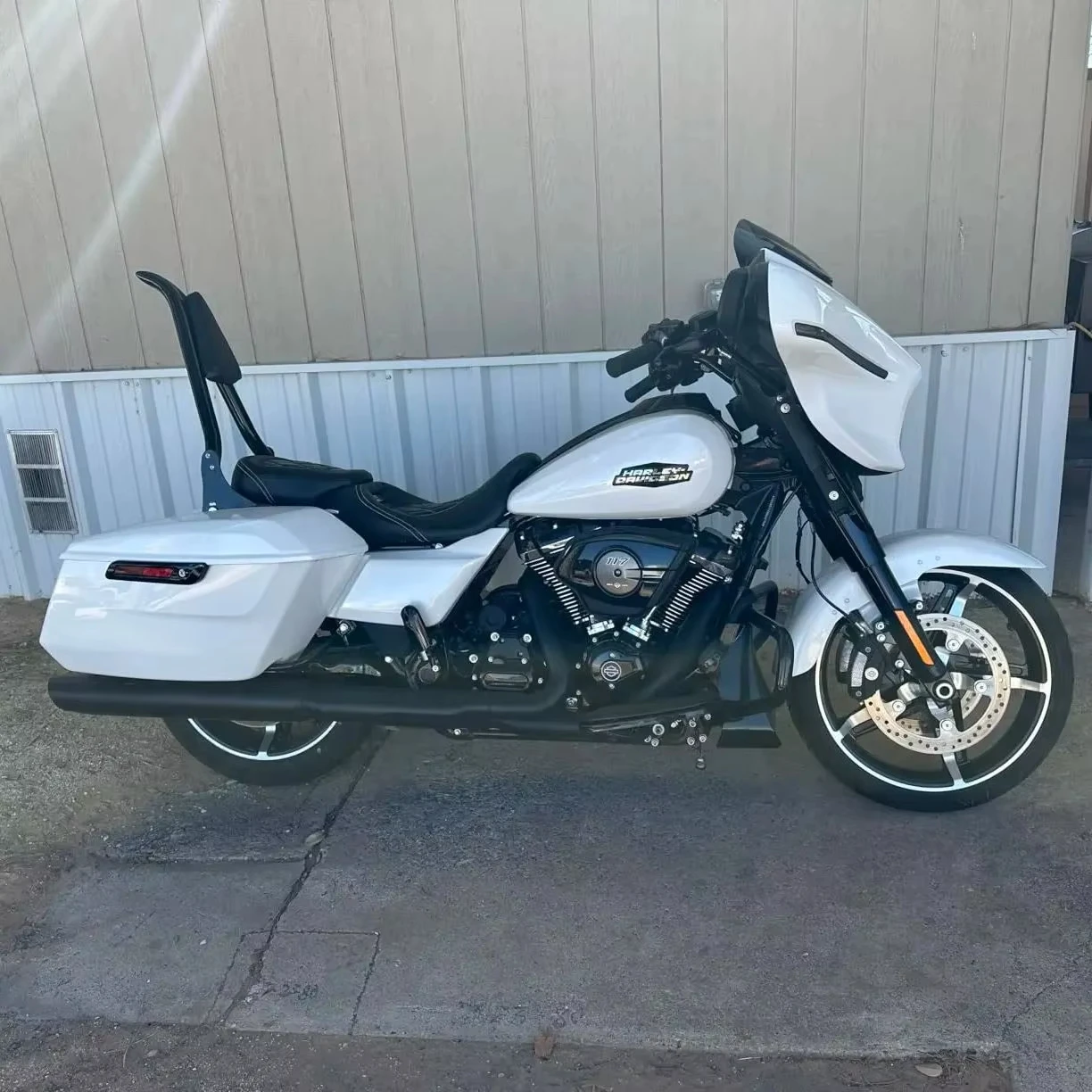 For Harley Street Glide Electra Road Glide Road King Ultra FLHT FLHTC FLTRX 09-26 Motorcycle Backrest Sissy Bar & Luggage Rack