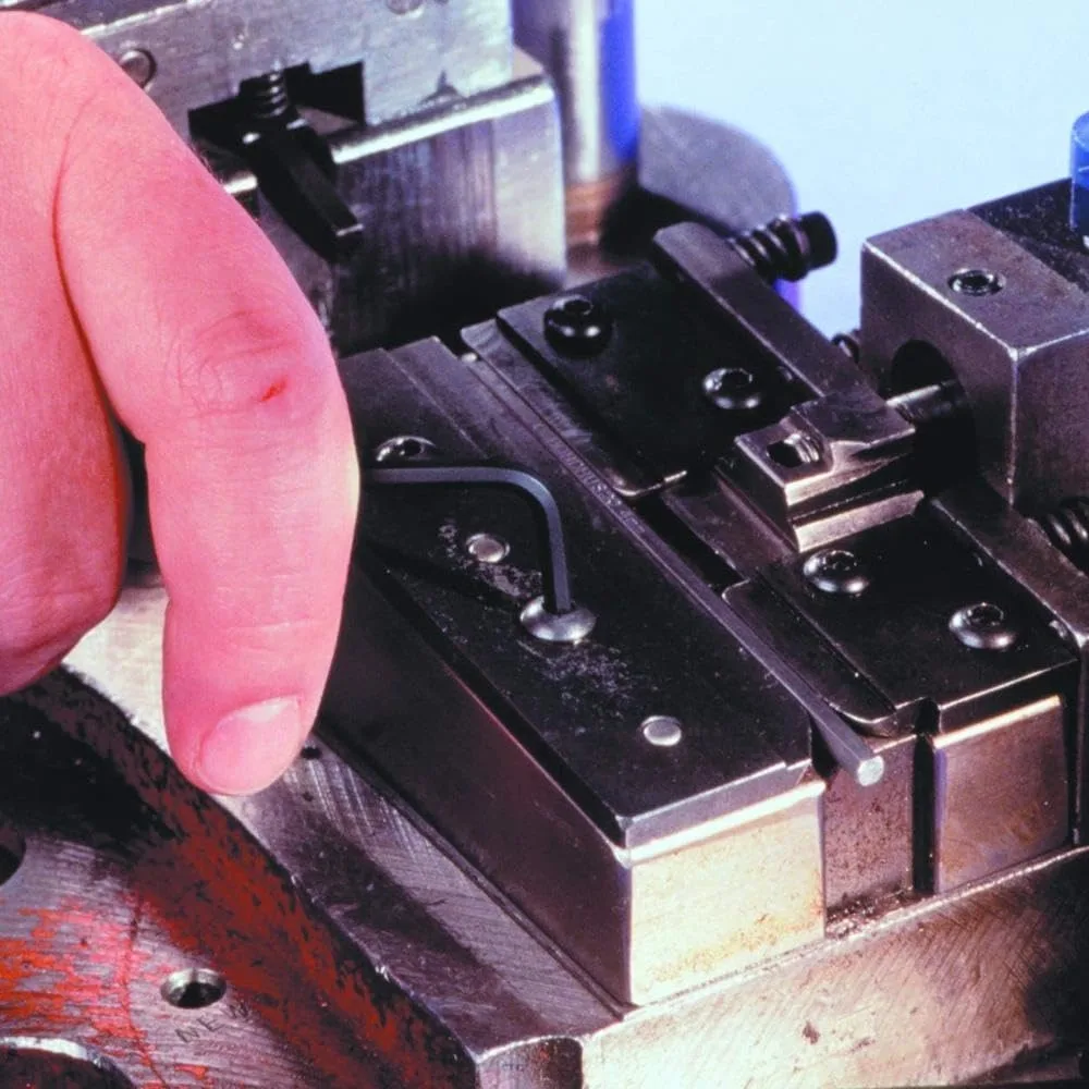 Juego de llaves en L profesionales con extremo esférico y acabado anticorrosión para espacios apretados