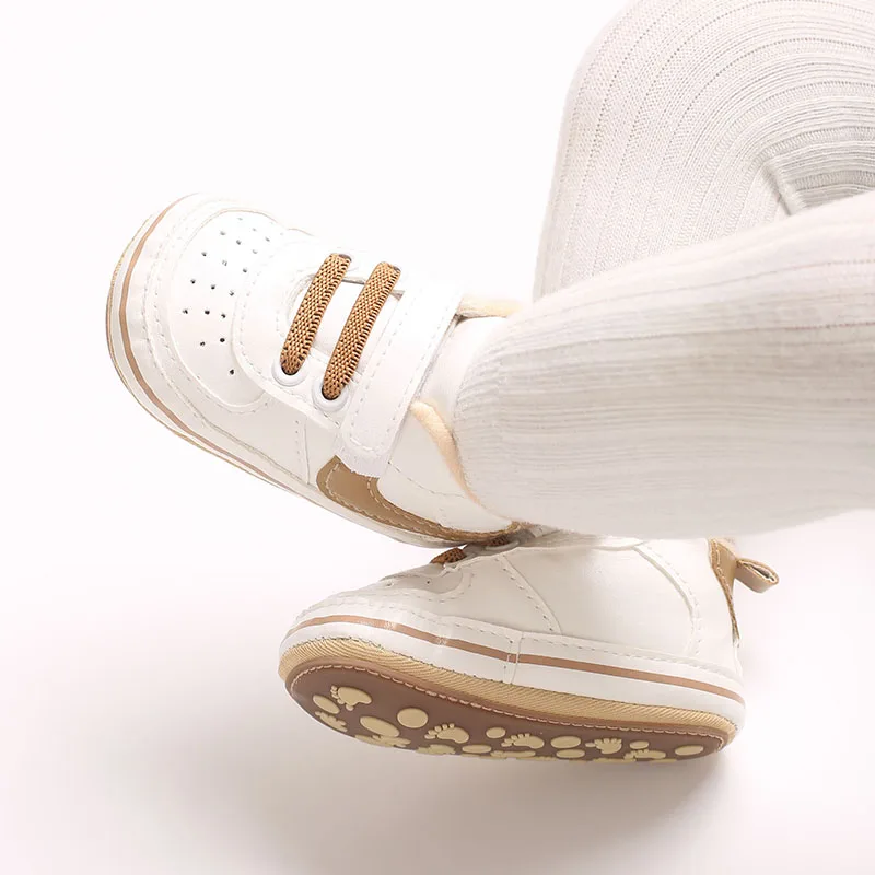 الربيع والخريف نمط 1 سنة طفل لينة سوليد المضادة للانزلاق أحذية رياضية للرجال والنساء مع مشبك حذاء طفل والمشي