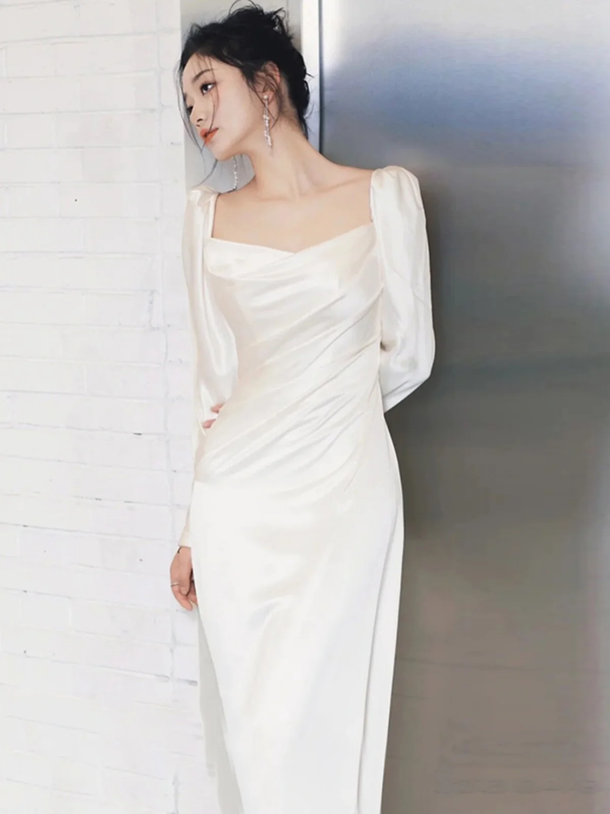 

Элегантное легкое атласное свадебное платье с длинными рукавами для невесты, для свадьбы на открытом воздухе, простое, с завышенной талией, фасон «рыбий хвост»