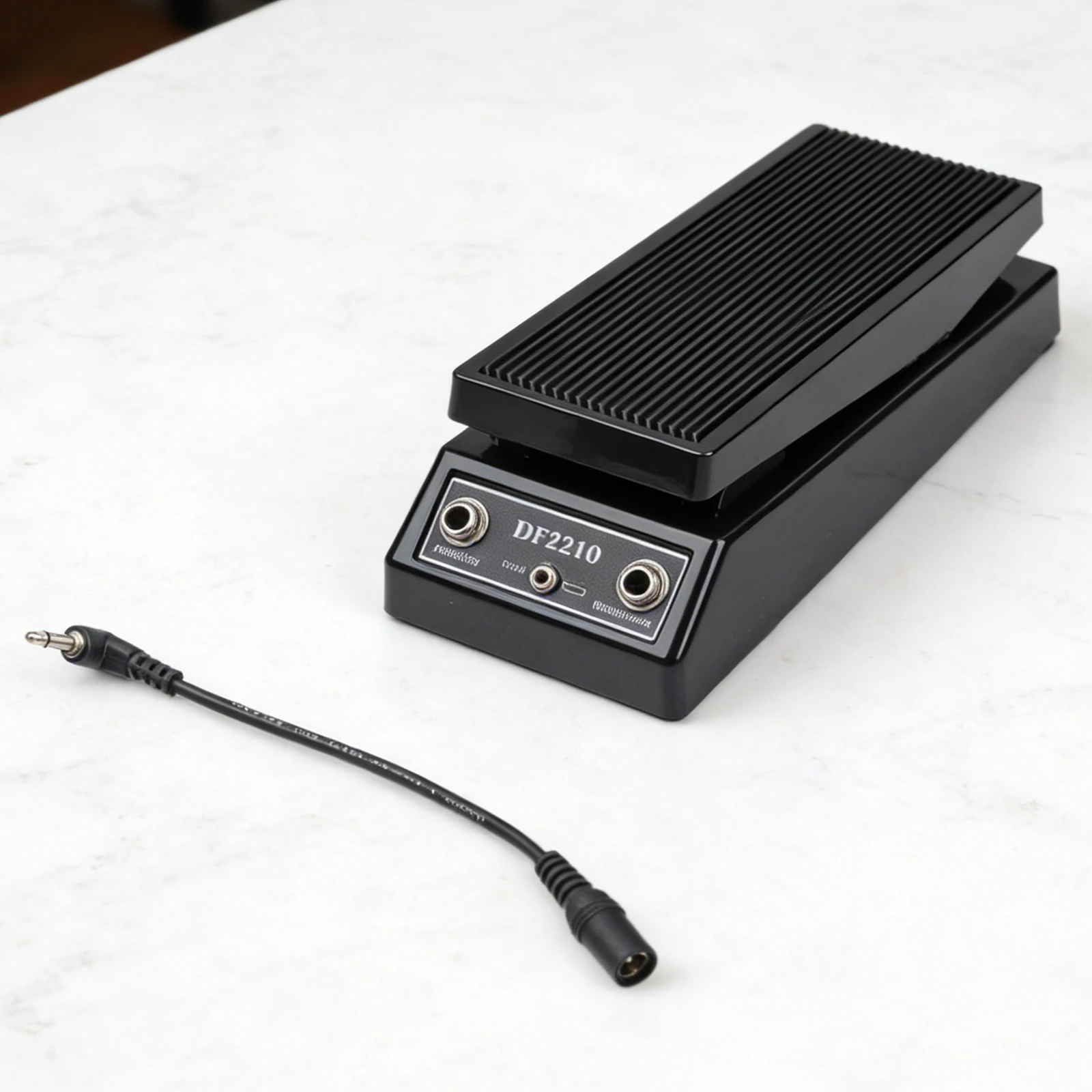 Wah Pedal DF2210 Engineered for Electric Guitar Signal Chain Integration Natural Wah Sweep and Reliable Switch Mechanism