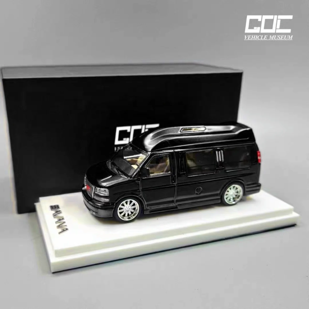 2024 HEC  GOC  1:64 Ford Crown Victoria GMC SAVANA LIMITED diecast alloy car model