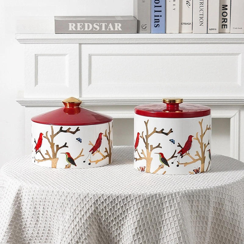 Vintage flower and bird gilded ceramic storage jar with lid, jewelry box,living room desktop decoration ornament,home decoration