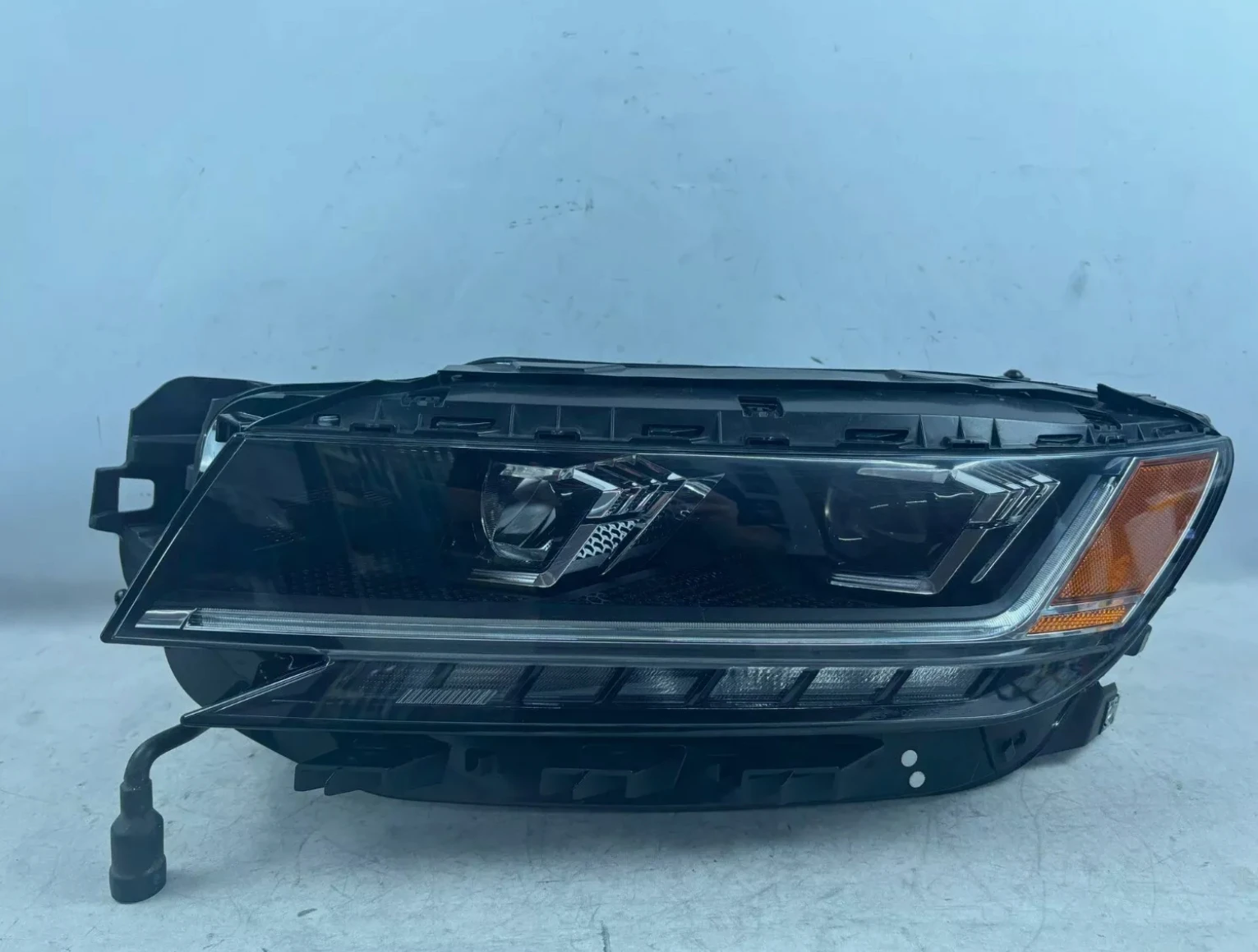 For ‘VW Passat 2019 2020 2021 Left and Right Lights ’Volkswagen Headlights 561941035B 561941036B USA Version Durable Headlights view 4