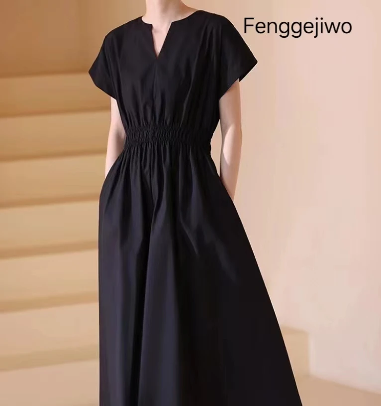 

Fenggejiwo French haute couture minimalist waist slimming solid color sleeveless dress, niche style commuting V-neck Hepburn sty