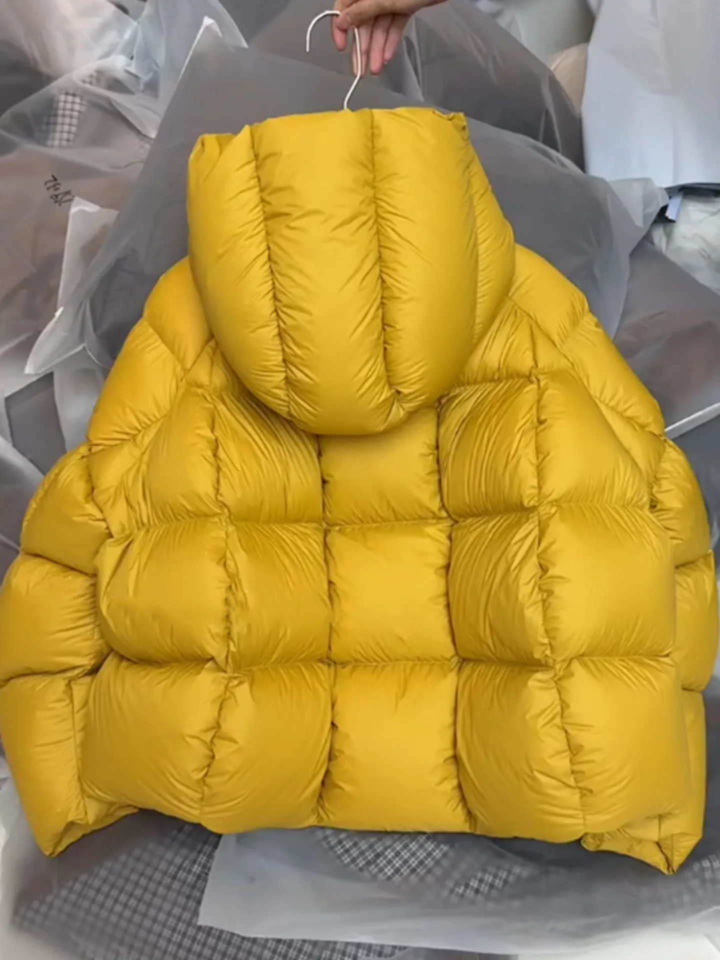 

Женская пуховая куртка Puff Yellow 2025: Новинка зимы, утепленная верхняя одежда в корейском стиле, свободный крой, высокая талия, теплая, для повседневного использования