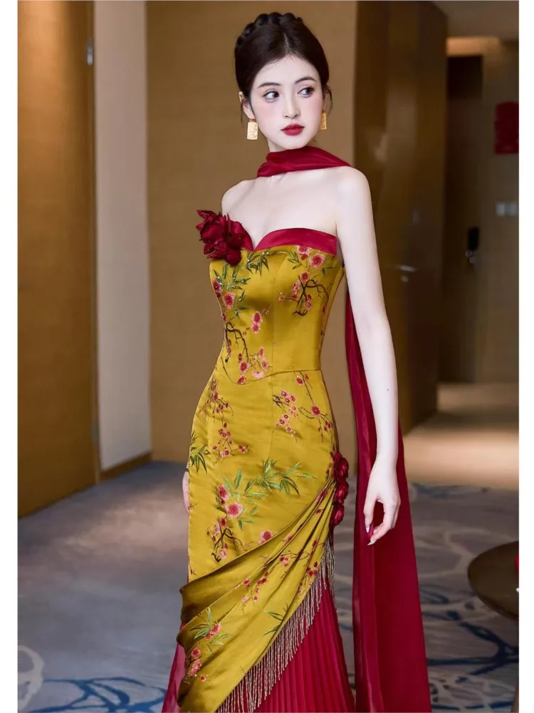 

New Chinese-style morning dress with a feminine tassel engagement and wedding light luxury niche strapless toasting
