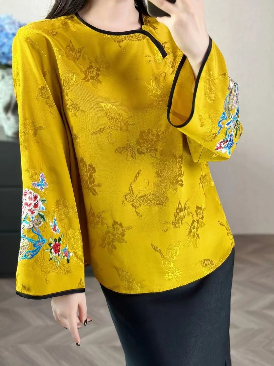 Spring and Autumn New O-Neck Rayon and Cotton Fabric Shirt Jacquard + Embroidered Pagoda Sleeve Top for Women S-XL