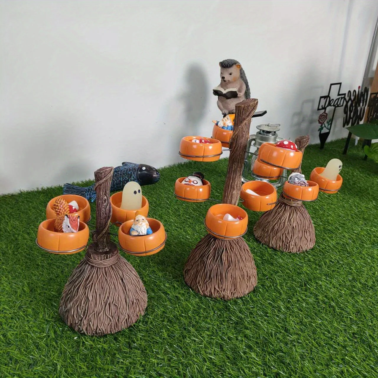 Cute Halloween Desktop Decor Stand, Pumpkin Tray Holder with Tree Stump Base, Spooky Season Home Decoration for Mini Figures