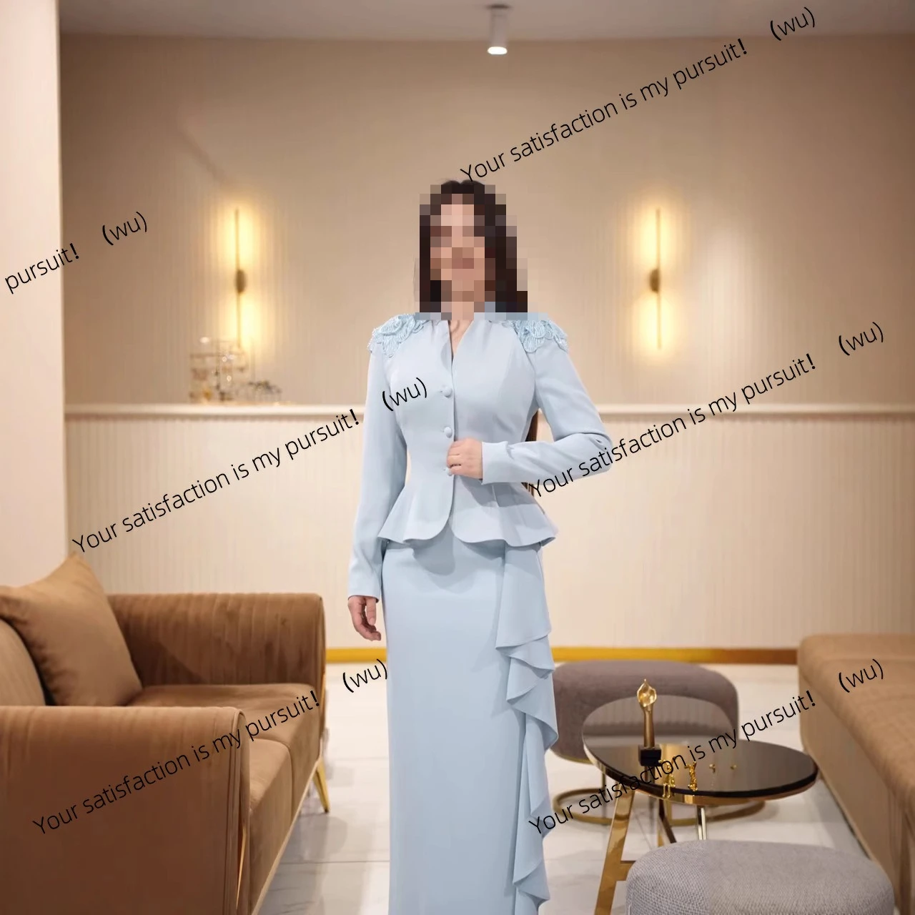 Setelan wanita bergaya baru dengan detail ruffle di tepi, model Prancis, kancing tunggal.