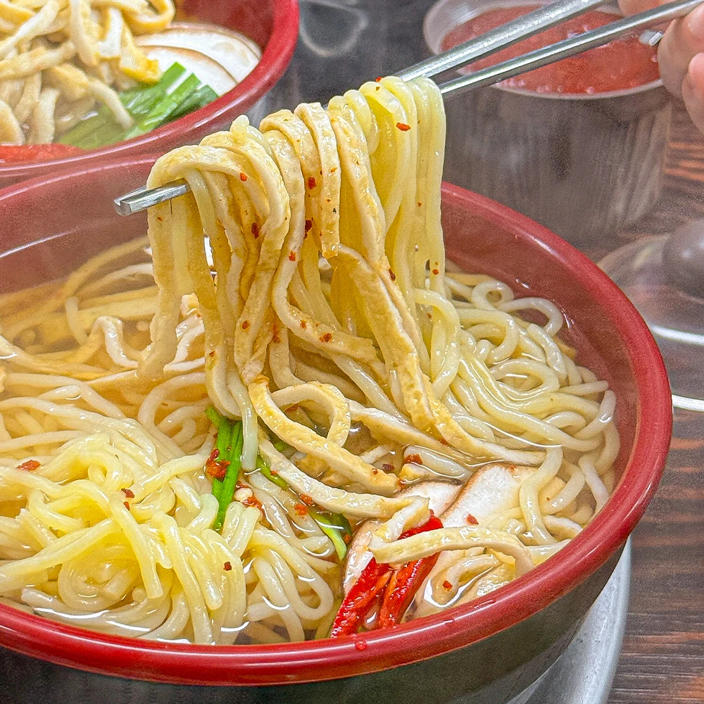 La Combinación Perfecta de Fideos Masticables y Udon: Amakkei con Muchos Fideos Masticables, para 4 Personas