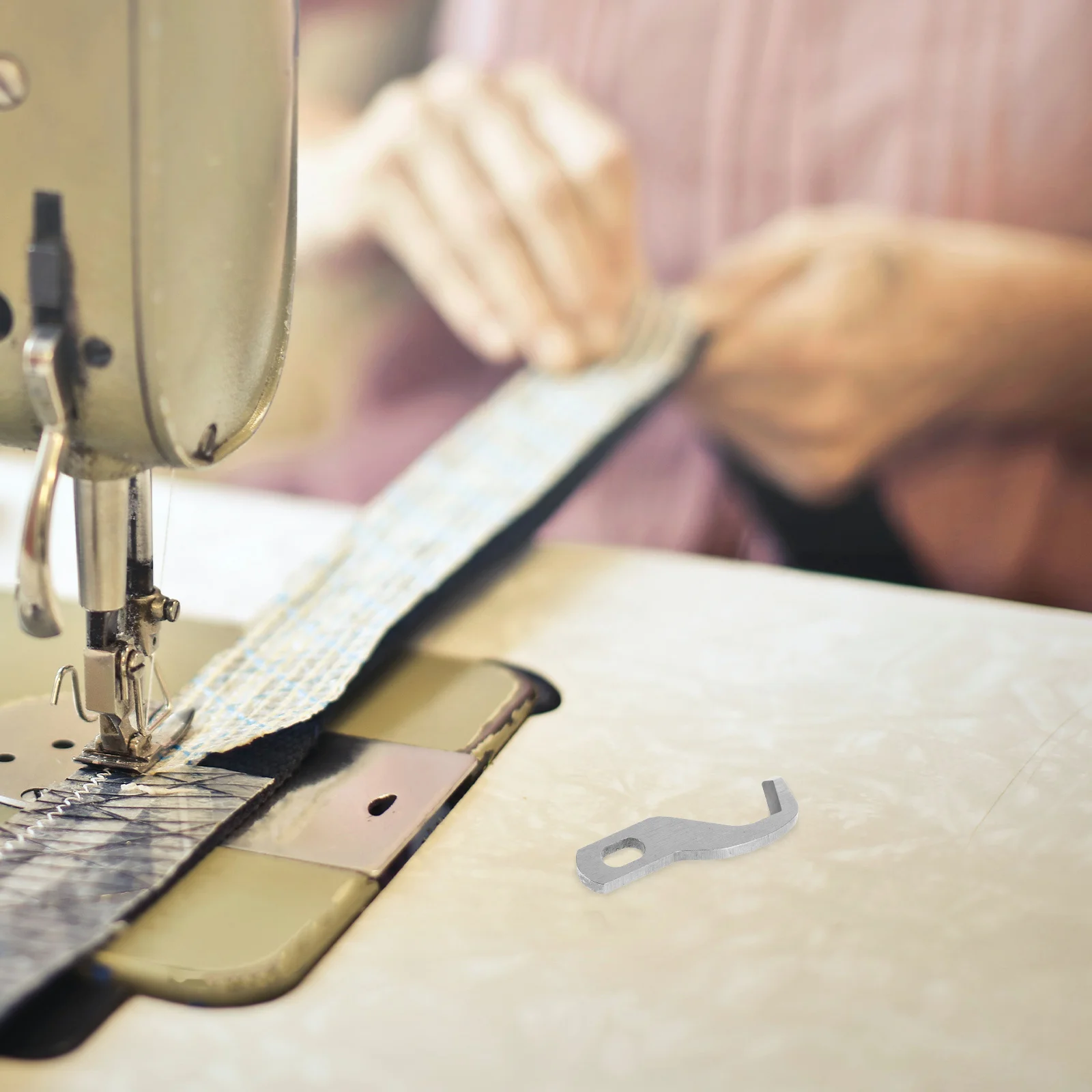 1Set Sewing Machine Blade Replacement Kit Heavy Duty Metal Upper Lower Blades Essential Household Sewing Supplies Portable