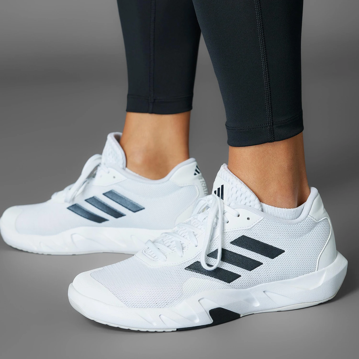 

Оригинальные новые мужские дышащие спортивные кроссовки Adidas с низким верхом и сетчатой тканью IF0958