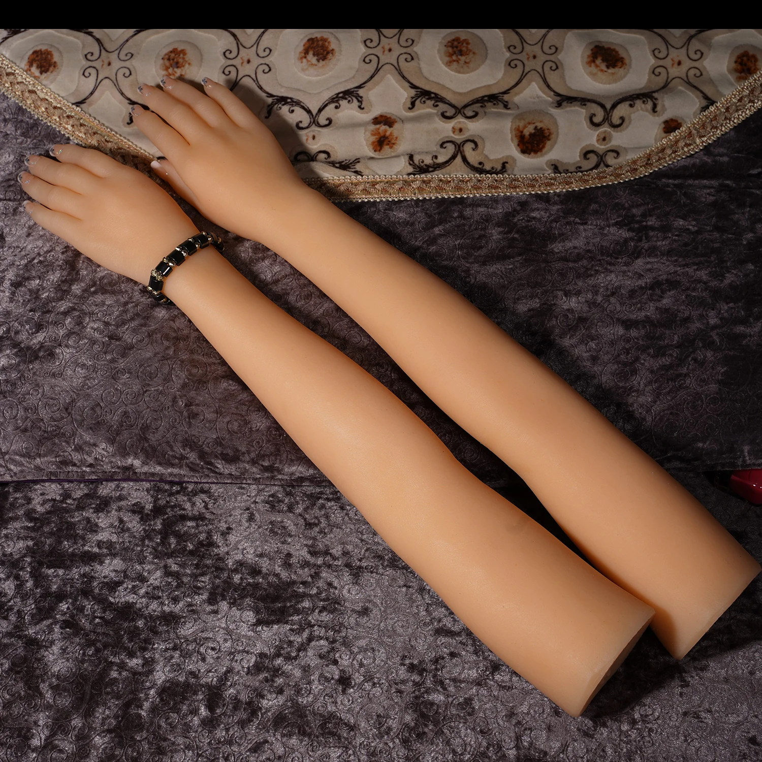 

1 Female Hand Model Silicone Painting Teaching Fake Long Arm TPE Manicure Art Display Practice Fingers for Acrylic Nails LAM01