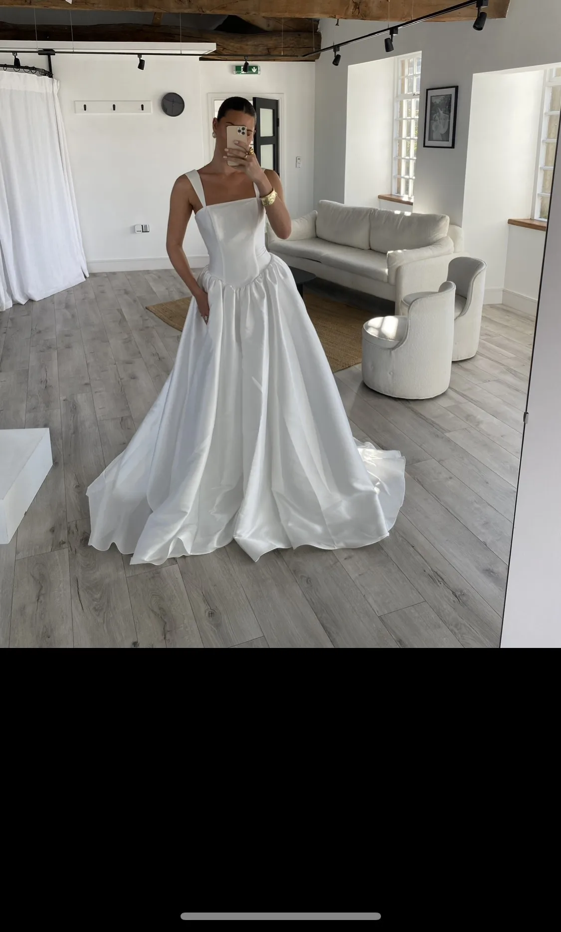 

Custom White Suspender Square Neck Wedding Dress With Satin Hem Waist Cinched And Backless Paired With Button Vestido De Novia