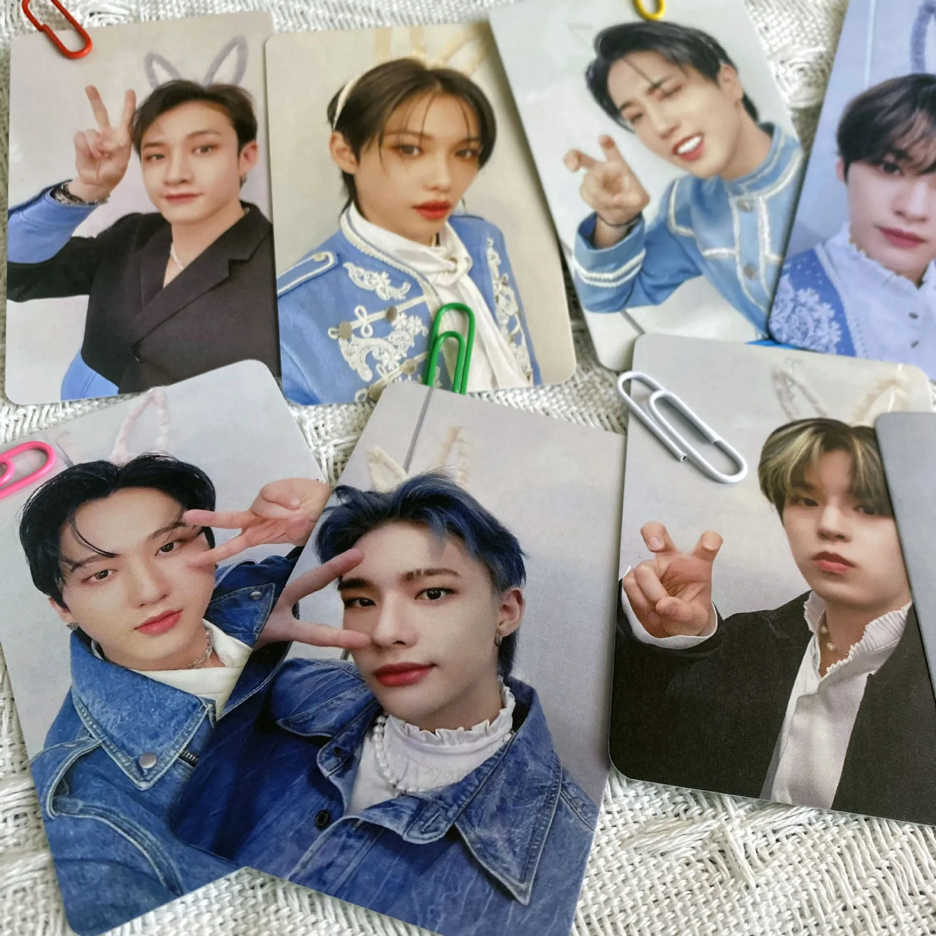 

Коллекционная карточка Stray Kids: Специальная карточка-открытка с Хуан Сюаньчэнем и Феликсом (SKZOO)