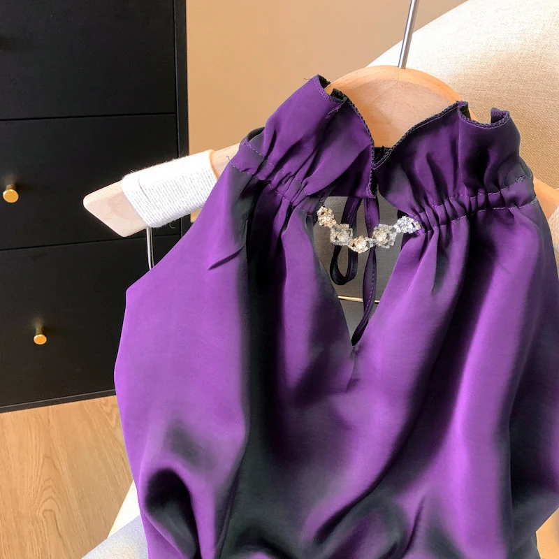 シルクサテンネックストラップベスト レディース 夏 2025 Vネック ノースリーブ ユニーク 美しい 小さめトップス 高級感