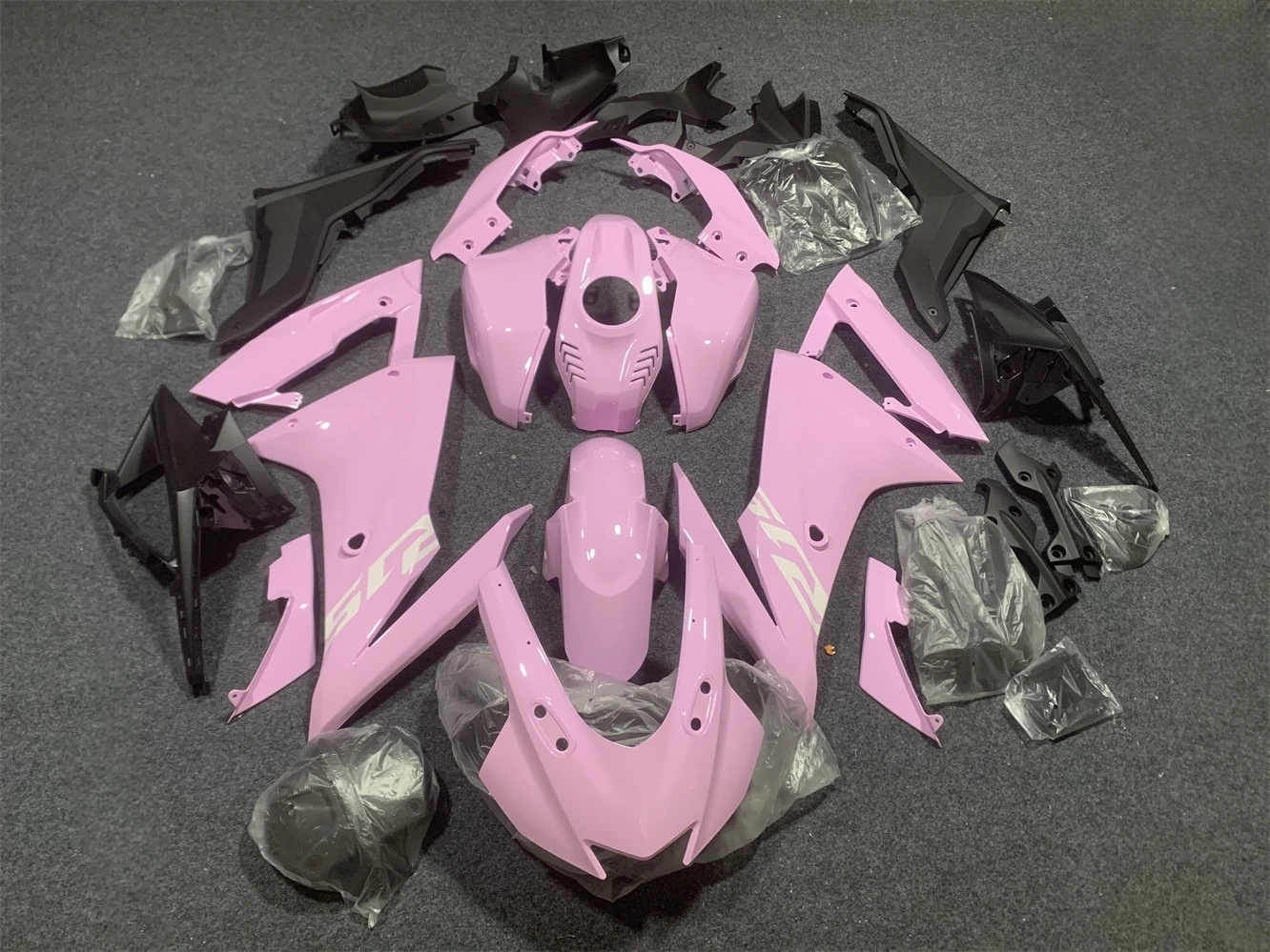 مجموعة هدايا الدراجة النارية مناسبة للدراجة النارية R15 2019 2020 2021 2022 2023 2024 R125 19 2021 22 23 هدية وردية