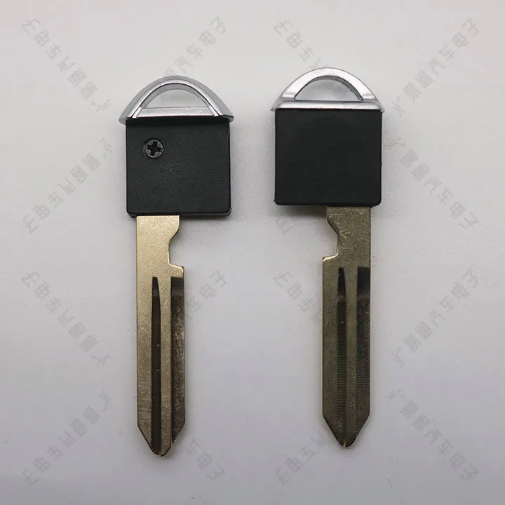 Cocok untuk Nissan Smart Card Smart Card A Little Key Mechanical Small Key Handle Silver Black Sudah Lengkap